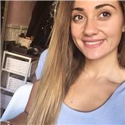 Doy clases de historia, para que a los niños se les hagan muy amenas , con dibujos , esquemas y todo como si fuera un cuento